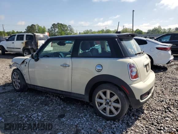 2011 MINI Hardtop S with VIN WMWSV3C50BTY15977, listed as a Copart auction lot 52802295 with 89,085 mi miles and Salvage title. Bid and sale history available at DreamBid. Image 2.