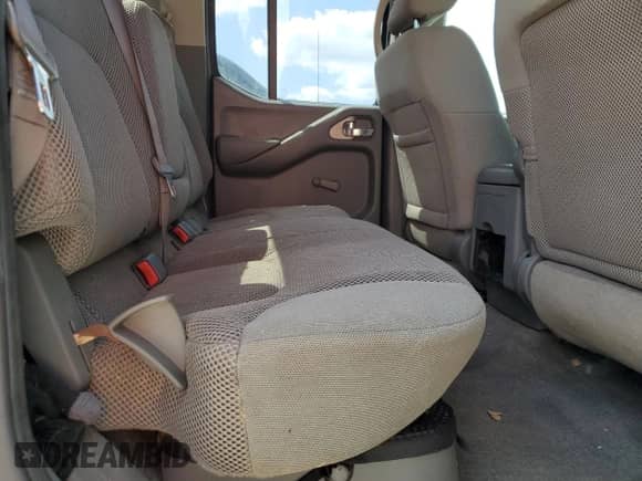 2006 Nissan Frontier LE z VIN 1N6AD07U16C406519, wystawiony jako Copart lot #80145595 z przebiegiem 138 247 mil mil oraz Czysty tytuł • Clean title. Historia ofert i sprzedaży dostępna na DreamBid. Obrazek 10.