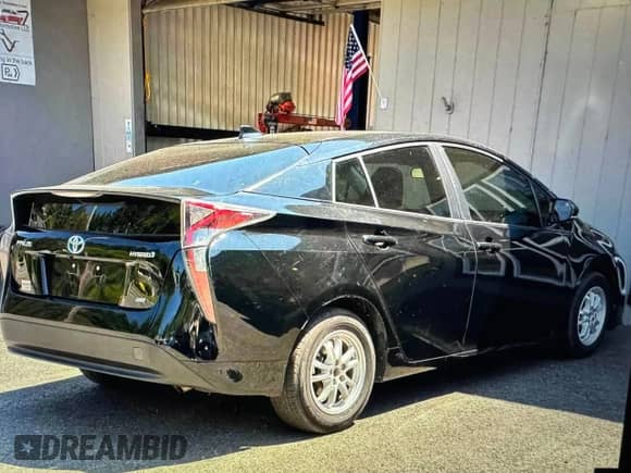 2016 Toyota Prius Four z VIN JTDKARFU7G3008612, wystawiony jako Copart lot #73437324 z przebiegiem 178 488 mil mil oraz Czysty tytuł • Clean title. Historia ofert i sprzedaży dostępna na DreamBid. Obrazek 4.