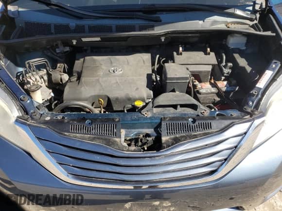 2011 Toyota Sienna XLE with VIN 5TDDK3DCXBS028275, listed as a Copart auction lot 86716735 with 171,466 mi miles and Clean title. Bid and sale history available at DreamBid. Image 12.