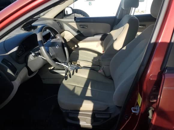 2010 Hyundai Elantra GLS с VIN KMHDU4AD4AU884593, выставлен на аукционе Copart как лот 87119055 с пробегом 134 249 миль миль и Чистый • Clean title. История ставок и продаж доступна на DreamBid. Изображение 8.