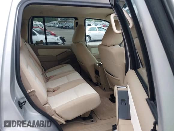 2009 Ford Explorer XLT with VIN 1FMEU73E39UA23378, listed as a IAAI auction lot 43265646 with 70,791 mi miles and . Bid and sale history available at DreamBid. Image 8.