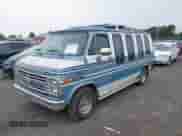 1990 Chevrolet Chevy Van z VIN 2GBEG25K0L4119444, wystawiony jako IAAI lot #42897765 z przebiegiem 138 034 mil mil oraz . Historia ofert i sprzedaży dostępna na DreamBid. Obrazek 2.