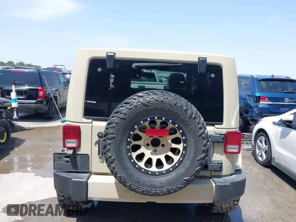 2018 Jeep Wrangler Sahara with VIN 1C4AJWBGXJL811092, listed as a IAAI auction lot 42305620 with 41,021 mi miles and . Bid and sale history available at DreamBid. Image 16.