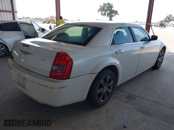 2009 Chrysler 300 LX with VIN 2C3KA43D49H539701, listed as a IAAI auction lot 42431644 with 137,191 mi miles and . Bid and sale history available at DreamBid. Image 4.