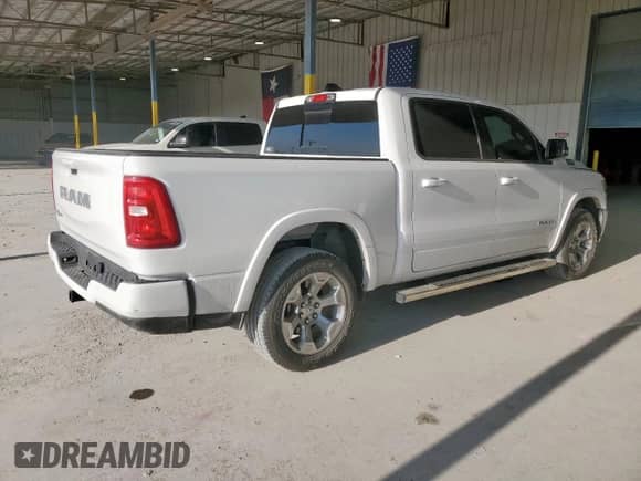 2025 Ram 1500 Big Horn z VIN 1C6RREFG0SN608564, wystawiony jako Copart lot #68022885 z przebiegiem 16 489 mil mil oraz Szkoda całkowita • Salvage title. Historia ofert i sprzedaży dostępna na DreamBid. Obrazek 3.