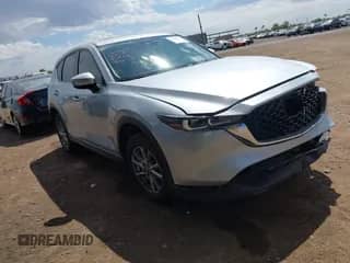 2023 Mazda CX-5 S Carbon Edition z VIN JM3KFBCM0P0137474, wystawiony jako IAAI lot #42785110 z przebiegiem 39 335 mil mil oraz . Historia ofert i sprzedaży dostępna na DreamBid. Obrazek 1.