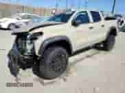 2024 Chevrolet Colorado 4WD Trail Boss с VIN 1GCPTEEK2R1256807, выставлен на аукционе Copart как лот 66575315 с пробегом 6 592 миль миль и Списание • Salvage title. История ставок и продаж доступна на DreamBid. Изображение 1.