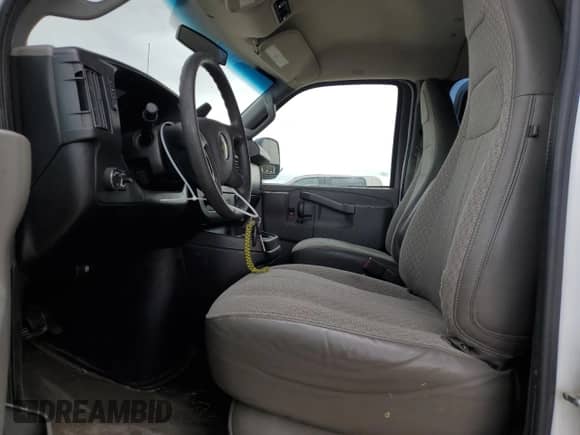 2017 Chevrolet Express Passenger LT z VIN 1GAZGPFF0H1263823, wystawiony jako Copart lot #69489374 z przebiegiem 199 482 mil mil oraz Szkoda całkowita • Salvage title. Historia ofert i sprzedaży dostępna na DreamBid. Obrazek 7.