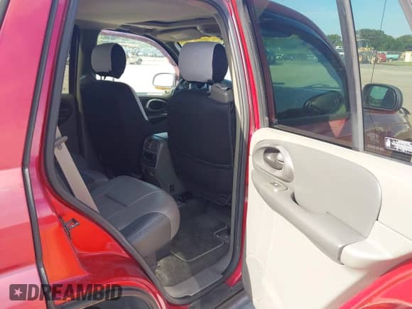 2002 Chevrolet TrailBlazer LTZ z VIN 1GNDT13S022462472, wystawiony jako IAAI lot #43020811 z przebiegiem 105 053 mil mil oraz . Historia ofert i sprzedaży dostępna na DreamBid. Obrazek 8.