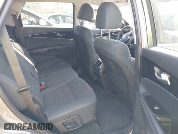 2019 Kia Sorento LX with VIN 5XYPG4A33KG503951, listed as a IAAI auction lot 43073039 with 100,288 mi miles and . Bid and sale history available at DreamBid. Image 8.