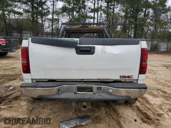 2007 GMC Sierra 1500 z VIN 1GTJC33D87F117408, wystawiony jako Copart lot #87480564 z przebiegiem Nie podano mil oraz Szkoda całkowita • Salvage title. Historia ofert i sprzedaży dostępna na DreamBid. Obrazek 6.