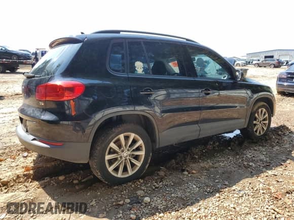 2017 Volkswagen Tiguan S с VIN WVGAV7AX2HK048377, выставлен на аукционе Copart как лот 81180095 с пробегом Не указан миль и Списание • Salvage title. История ставок и продаж доступна на DreamBid. Изображение 3.