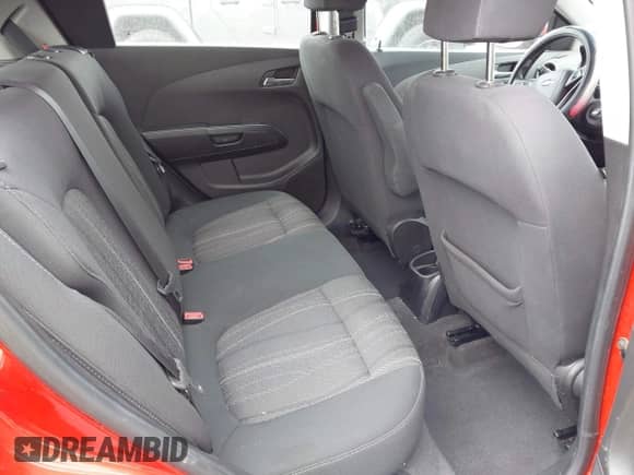 2012 Chevrolet Sonic LT z VIN 1G1JC6SH1C4113771, wystawiony jako IAAI lot #43190158 z przebiegiem 124 724 mil mil oraz . Historia ofert i sprzedaży dostępna na DreamBid. Obrazek 8.