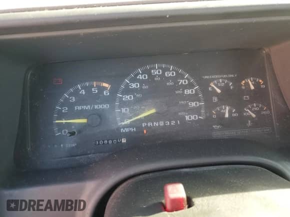 1996 Chevrolet Suburban z VIN 3GNFK16R8TG110205, wystawiony jako Copart lot #42637725 z przebiegiem 308 900 mil mil oraz Czysty tytuł • Clean title. Historia ofert i sprzedaży dostępna na DreamBid. Obrazek 9.