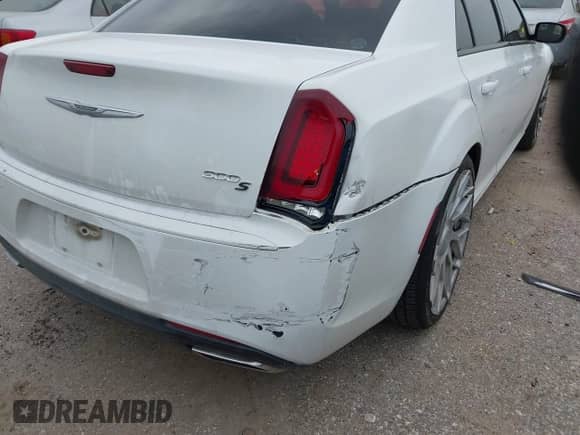 2017 Chrysler 300 S с VIN 2C3CCABG6HH616172, выставлен на аукционе IAAI как лот 42876757 с пробегом 182 608 миль миль и . История ставок и продаж доступна на DreamBid. Изображение 17.