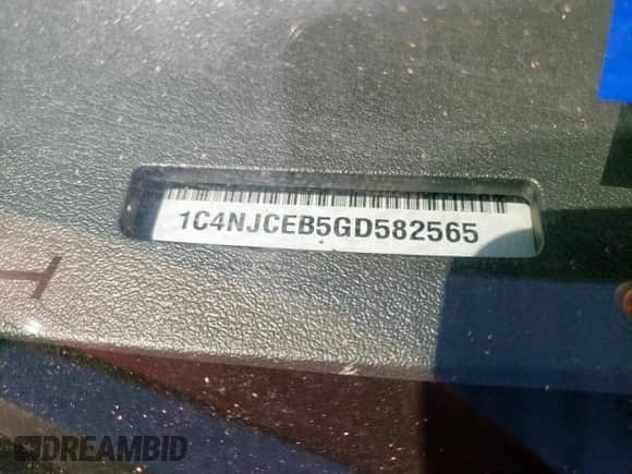 2016 Jeep Compass Latitude z VIN 1C4NJCEB5GD582565, wystawiony jako Copart lot #56699155 z przebiegiem 77 749 mil mil oraz Szkoda całkowita • Salvage title. Historia ofert i sprzedaży dostępna na DreamBid. Obrazek 14.