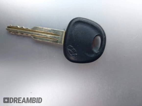 2004 Hyundai Accent GL z VIN KMHCG45C84U514658, wystawiony jako IAAI lot #42222115 z przebiegiem 33 055 mil mil oraz . Historia ofert i sprzedaży dostępna na DreamBid. Obrazek 11.