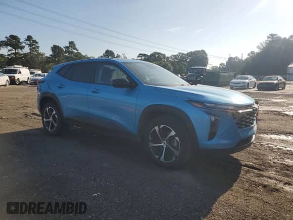 2025 Chevrolet Trax 1RS с VIN KL77LGEP2SC147343, выставлен на аукционе Copart как лот 68708435 с пробегом 4 865 миль миль и Списание • Salvage title. История ставок и продаж доступна на DreamBid. Изображение 4.