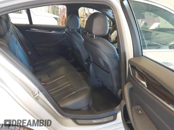 2019 BMW 5 Series 540i xDrive с VIN WBAJE7C58KWW20307, выставлен на аукционе IAAI как лот 42634473 с пробегом 51 876 миль миль и . История ставок и продаж доступна на DreamBid. Изображение 8.