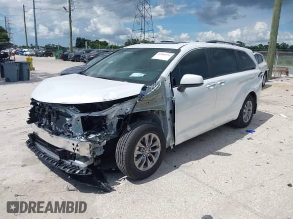 2025 Toyota Sienna XLE with VIN 5TDYRKEC4SS267312, listed as a IAAI auction lot 42981351 with 1,962 mi miles and . Bid and sale history available at DreamBid. Image 23.