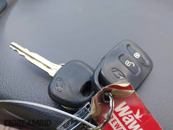 2012 Hyundai Santa Fe Limited with VIN 5XYZK4AG8CG107932, listed as a IAAI auction lot 42445878 with 185,237 mi miles and . Bid and sale history available at DreamBid. Image 11.