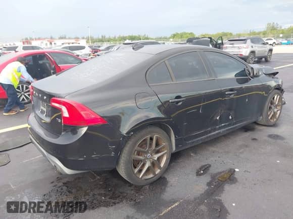 2017 Volvo S60 Dynamic с VIN YV126MFL8H2422804, выставлен на аукционе IAAI как лот 42411971 с пробегом 127 927 миль миль и . История ставок и продаж доступна на DreamBid. Изображение 4.