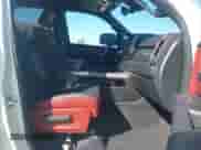 2025 Ram 1500 Rebel z VIN 1C6SRFLP7SN578409, wystawiony jako IAAI lot #41708841 z przebiegiem 18 153 mil mil oraz . Historia ofert i sprzedaży dostępna na DreamBid. Obrazek 5.