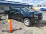 2018 Chevrolet Silverado 1500 LT z VIN 3GCUKREC4JG480415, wystawiony jako Copart lot #50585445 z przebiegiem 87 644 mil mil oraz Szkoda całkowita • Salvage title. Historia ofert i sprzedaży dostępna na DreamBid. Obrazek 4.