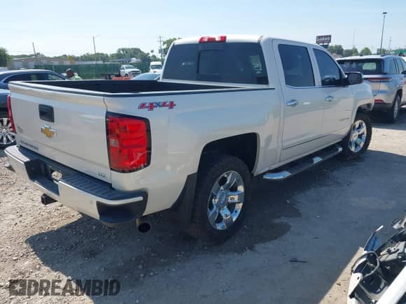 2015 Chevrolet Silverado 1500 LTZ z VIN 3GCUKSEC3FG390008, wystawiony jako IAAI lot #42718644 z przebiegiem 163 404 mil mil oraz . Historia ofert i sprzedaży dostępna na DreamBid. Obrazek 4.