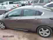 2017 Chevrolet Volt LT z VIN 1G1RA6S53HU100722, wystawiony jako IAAI lot #42805006 z przebiegiem 85 636 mil mil oraz . Historia ofert i sprzedaży dostępna na DreamBid. Obrazek 14.