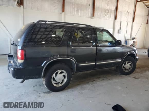 2001 Chevrolet Blazer LT с VIN 1GNDT13W812161577, выставлен на аукционе Copart как лот 65667895 с пробегом 183 257 миль миль и Списание • Salvage title. История ставок и продаж доступна на DreamBid. Изображение 3.