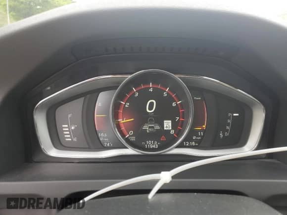 2018 Volvo S60 Inscription Platinum с VIN LYV402TM4JB163234, выставлен на аукционе Copart как лот 55423235 с пробегом 11 943 миль миль и Списание • Salvage title. История ставок и продаж доступна на DreamBid. Изображение 9.