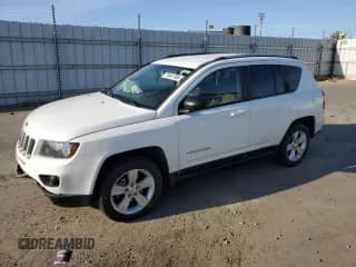 2017 Jeep Compass Sport с VIN 1C4NJCBAXHD124064, выставлен на аукционе Copart как лот 71441795 с пробегом 135 257 миль миль и Списание • Salvage title. История ставок и продаж доступна на DreamBid. Изображение 1.
