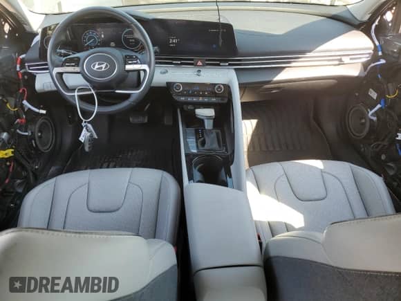 2024 Hyundai Elantra Limited z VIN KMHLN4DJ2RU116942, wystawiony jako Copart lot #81558795 z przebiegiem 21 667 mil mil oraz Szkoda całkowita • Salvage title. Historia ofert i sprzedaży dostępna na DreamBid. Obrazek 8.