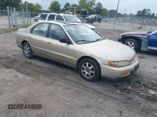 1994 Honda Accord EX с VIN 1HGCD5663RA058512, выставлен на аукционе IAAI как лот 43284949 с пробегом 141 918 миль миль и . История ставок и продаж доступна на DreamBid. Изображение 1.