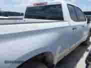 2022 Chevrolet Silverado 1500 Work Truck z VIN 1GCRYAEDXNZ174808, wystawiony jako IAAI lot #42500240 z przebiegiem 46 428 mil mil oraz . Historia ofert i sprzedaży dostępna na DreamBid. Obrazek 13.
