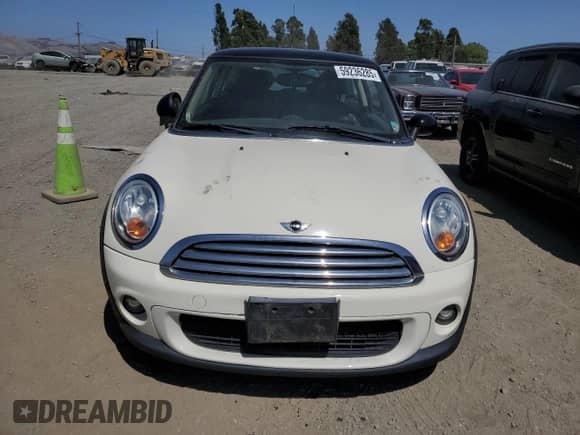 2011 MINI Hardtop with VIN WMWSU3C59BT251488, listed as a Copart auction lot 59236285 with 141,997 mi miles and Clean title. Bid and sale history available at DreamBid. Image 5.