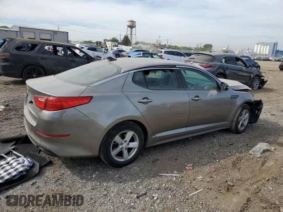 2015 Kia Optima LX z VIN 5XXGM4A75FG384449, wystawiony jako Copart lot #81999945 z przebiegiem 145 365 mil mil oraz Szkoda całkowita • Salvage title. Historia ofert i sprzedaży dostępna na DreamBid. Obrazek 3.