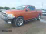 2010 Dodge 1500 Sport z VIN 1D7RV1GT3AS177703, wystawiony jako IAAI lot #42958938 z przebiegiem 216 539 mil mil oraz . Historia ofert i sprzedaży dostępna na DreamBid. Obrazek 2.