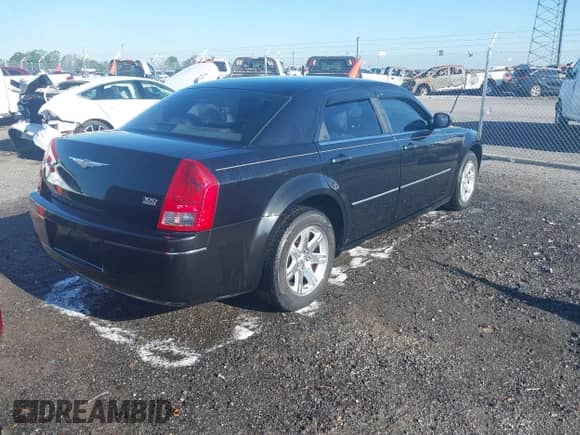 2007 Chrysler 300 Signature with VIN 2C3LA53G87H618466, listed as a IAAI auction lot 42216672 with 1,030,269 mi miles and . Bid and sale history available at DreamBid. Image 4.