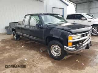 2000 Chevrolet Silverado 2500 с VIN 1GCGC29J9YF414173, выставлен на аукционе Copart как лот 82106224 с пробегом 106 715 миль миль и На запчасти • Non repairable. История ставок и продаж доступна на DreamBid. Изображение 4.