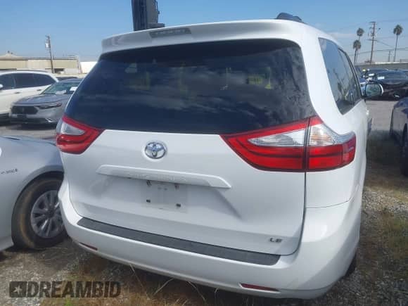 2015 Toyota Sienna LE z VIN 5TDKK3DC8FS596022, wystawiony jako IAAI lot #43447955 z przebiegiem 81 034 mil mil oraz . Historia ofert i sprzedaży dostępna na DreamBid. Obrazek 16.