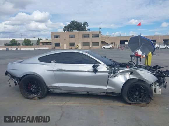 2018 Ford Mustang GT с VIN 1FA6P8CF2J5182654, выставлен на аукционе IAAI как лот 43336725 с пробегом Не указан миль и . История ставок и продаж доступна на DreamBid. Изображение 19.