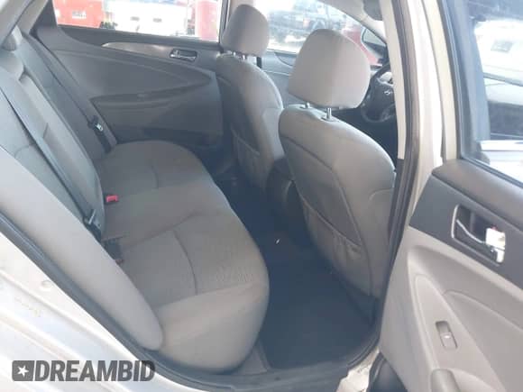 2015 Hyundai Sonata z VIN KMHEC4A43FA135221, wystawiony jako IAAI lot #42962040 z przebiegiem 106 034 mil mil oraz . Historia ofert i sprzedaży dostępna na DreamBid. Obrazek 8.