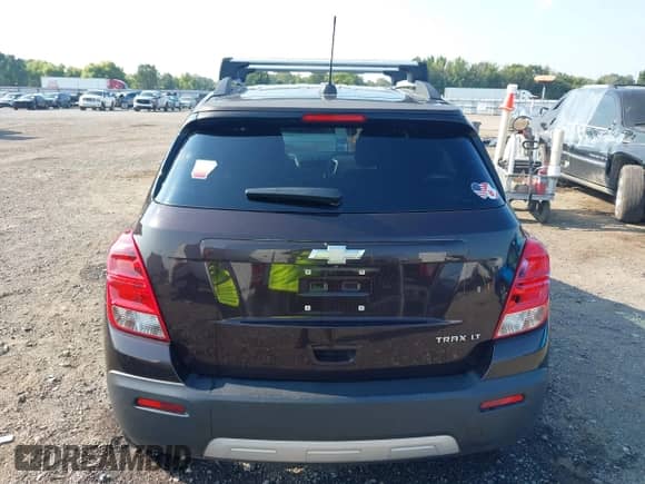 2015 Chevrolet Trax LT z VIN KL7CJLSB6FB115464, wystawiony jako IAAI lot #42995772 z przebiegiem 96 663 mil mil oraz . Historia ofert i sprzedaży dostępna na DreamBid. Obrazek 16.