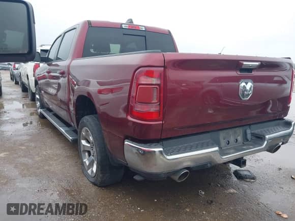 2020 Ram 1500 Big Horn z VIN 1C6RREFT5LN146341, wystawiony jako IAAI lot #41463022 z przebiegiem 135 064 mil mil oraz . Historia ofert i sprzedaży dostępna na DreamBid. Obrazek 3.