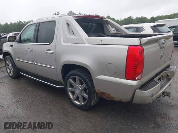2007 Cadillac Escalade EXT with VIN 3GYFK62877G269333, listed as a IAAI auction lot 42526452 with 236,320 mi miles and . Bid and sale history available at DreamBid. Image 3.