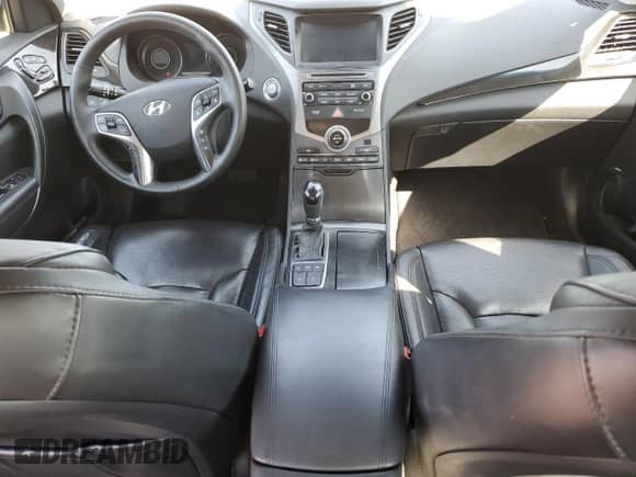 2017 Hyundai Azera Limited z VIN KMHFH4JG5HA579851, wystawiony jako Copart lot #73919554 z przebiegiem Nie podano mil oraz Szkoda całkowita • Salvage title. Historia ofert i sprzedaży dostępna na DreamBid. Obrazek 8.