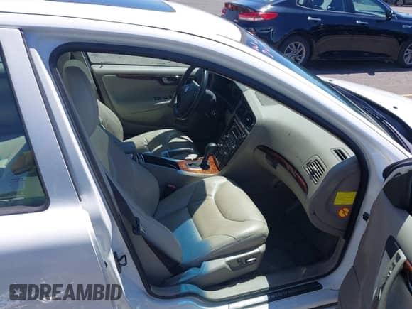 2005 Volvo S60 с VIN YV1RS592452432485, выставлен на аукционе IAAI как лот 42663011 с пробегом 177 739 миль миль и . История ставок и продаж доступна на DreamBid. Изображение 5.